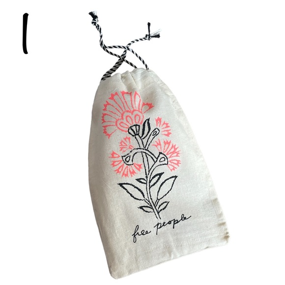 FREE Small Bag with Bundles of 2+ Other Items! - Picture 10 of 13